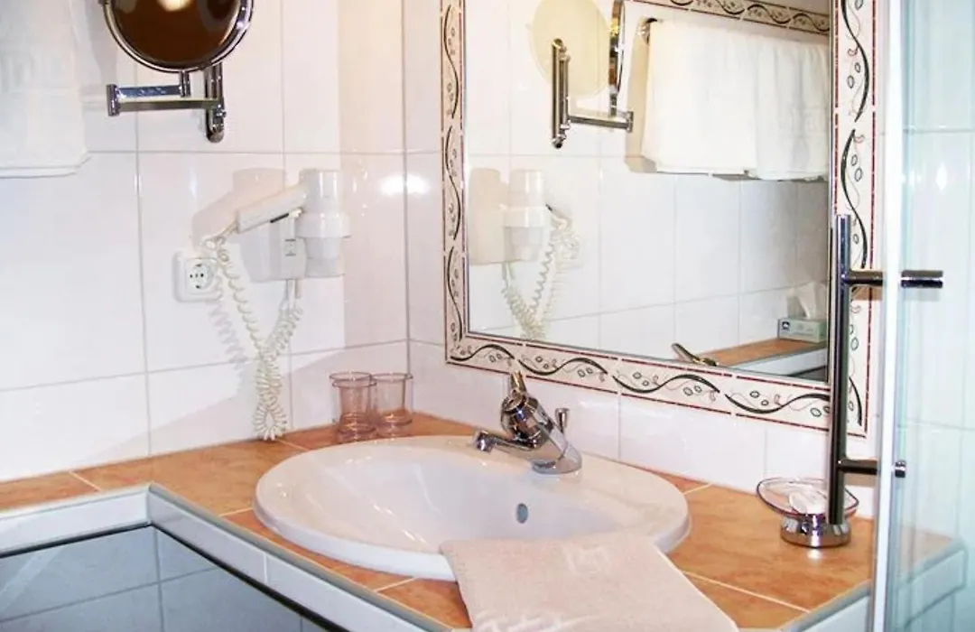 Hotel Edelweiẞ garni - b&b-1